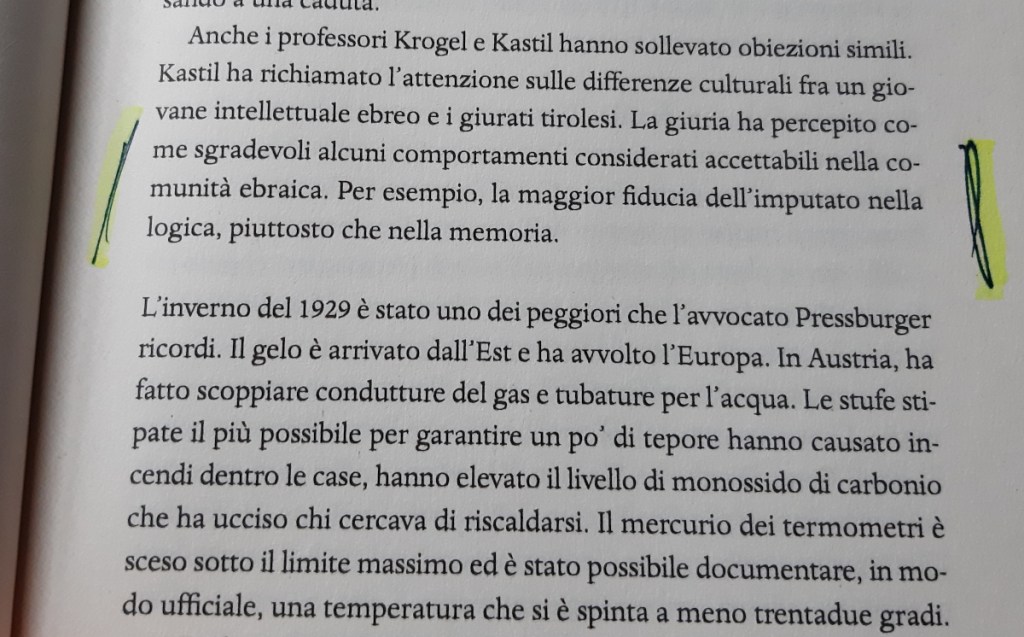 Un estratto di un libro evidenziato che discute differenze culturali e eventi storici, con dettagli su una controversia legale e il clima del 1929 in Europa.
