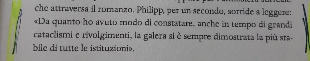 Un passaggio di un romanzo che esplora temi di stabilità e cambiamento, con una citazione che riflette sulla solidità delle istituzioni attraverso i cataclismi.