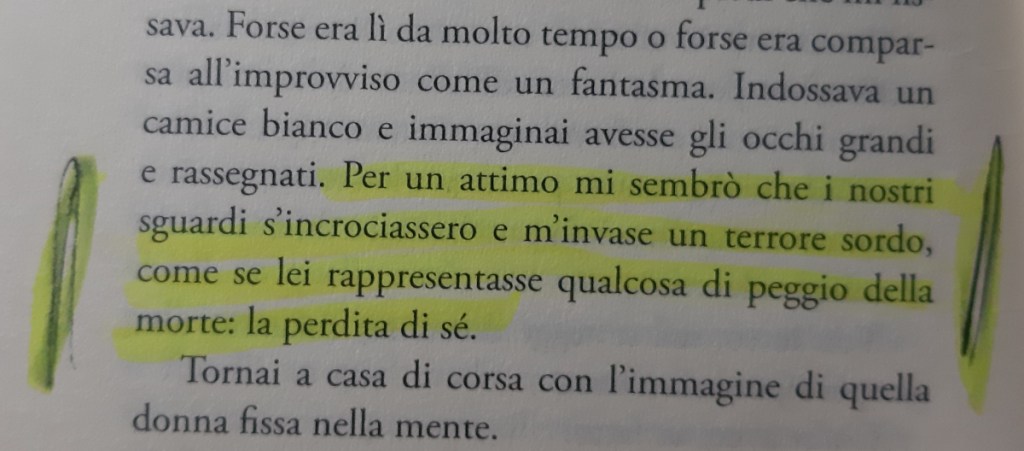 Passaggio di un romanzo con testo evidenziato, che esplora temi di terrore e morte.