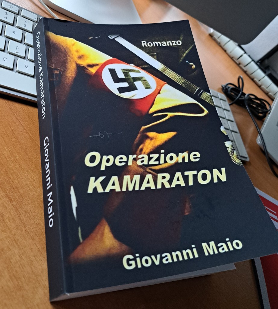 Copertina del romanzo 'Operazione KAMARATON' di Giovanni Maio, con un'immagine evocativa associata alla Seconda guerra mondiale.