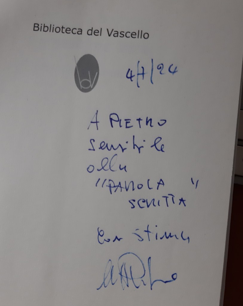 Una dedica scritta a mano su un foglio della Biblioteca del Vascello, con il titolo "A PIETRO" e firme di un autore.