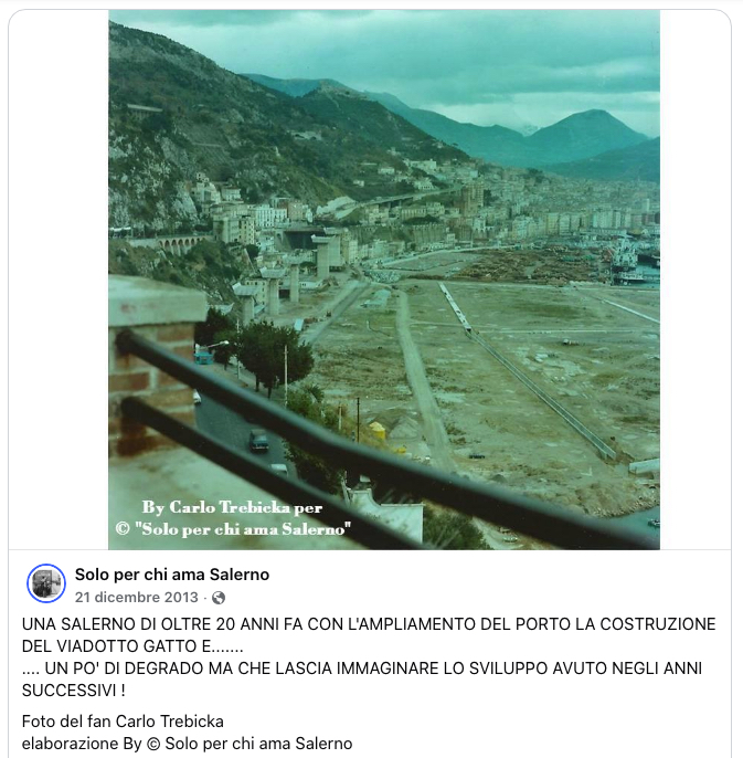 Panoramica di Salerno oltre 20 anni fa, mostrando il porto e il viadotto Gatto, con edifici e montagne sullo sfondo.