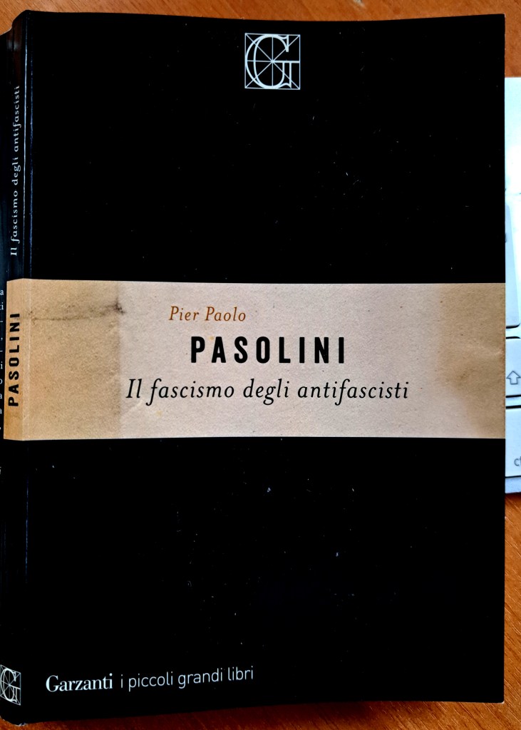 Copertina del libro di Pier Paolo Pasolini, intitolato 'Il fascismo degli antifascisti', pubblicato da Garzanti.
