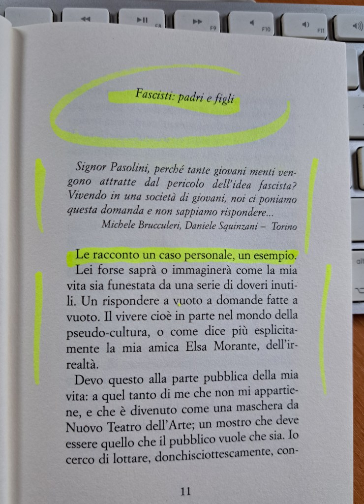 Pagina di un libro con del testo evidenziato che discute le idee del fascismo e la cultura giovanile in Italia.