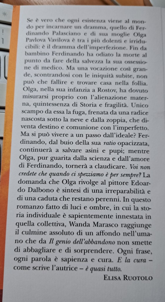 Testo su un libro che esplora il tema dell'imperfezione umana, con focus sui personaggi Ferdinando e Olga e le loro sfide emotive e esistenziali.